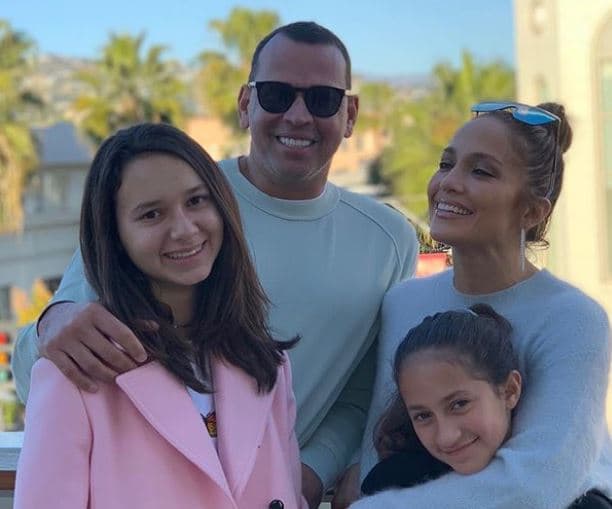 Con la convivencia del día a día, los roces entre hermanastros también se han hecho presentes, así lo reveló la cantante a la revista People.