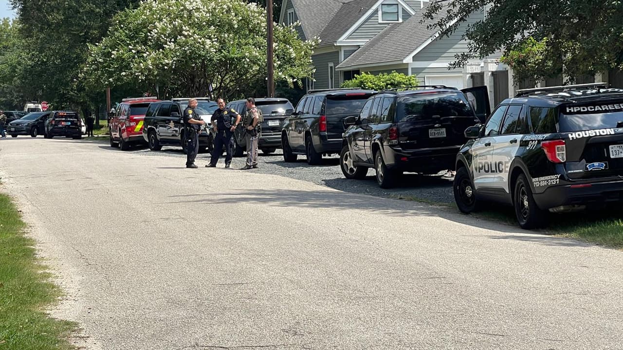 De hecho, Lina Hidalgo, jueza del condado Harris, aseguró que no hubo una amenaza de tiroteo activo y todo se trató de una pelea entre dos estudiantes.