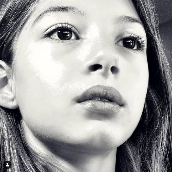 "¡Te me estás creciendo mi chiquitica! Amo demasiado a mi Kailey", y agregó un emoticono de corazón en esta imagen a blanco y negro.
<br>