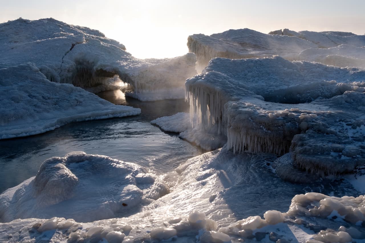 La orilla congelada del lago Michigan en Madison, Wisconsin. En el centro y el norte de ese estado la temperatura alcanzó -20F, unos -29 grados centígrados.