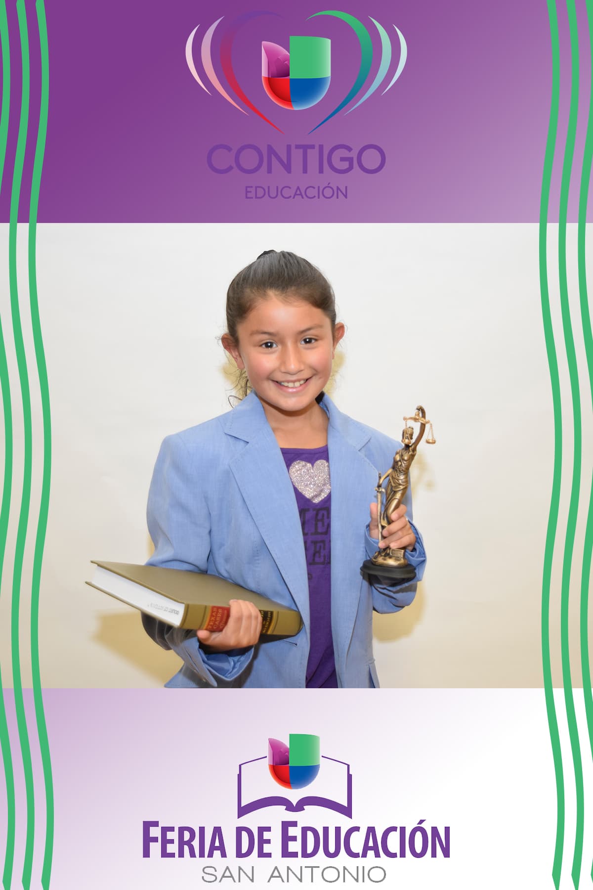 Durante la Feria de Educación San Antonio, cientos de niños se retrataron representando la profesión que les gustaría desempeñar de grandes, y seguramente sus padres podrán ayudarlos a lograr su sueño gracias a la información que recibieron durante la Feria.