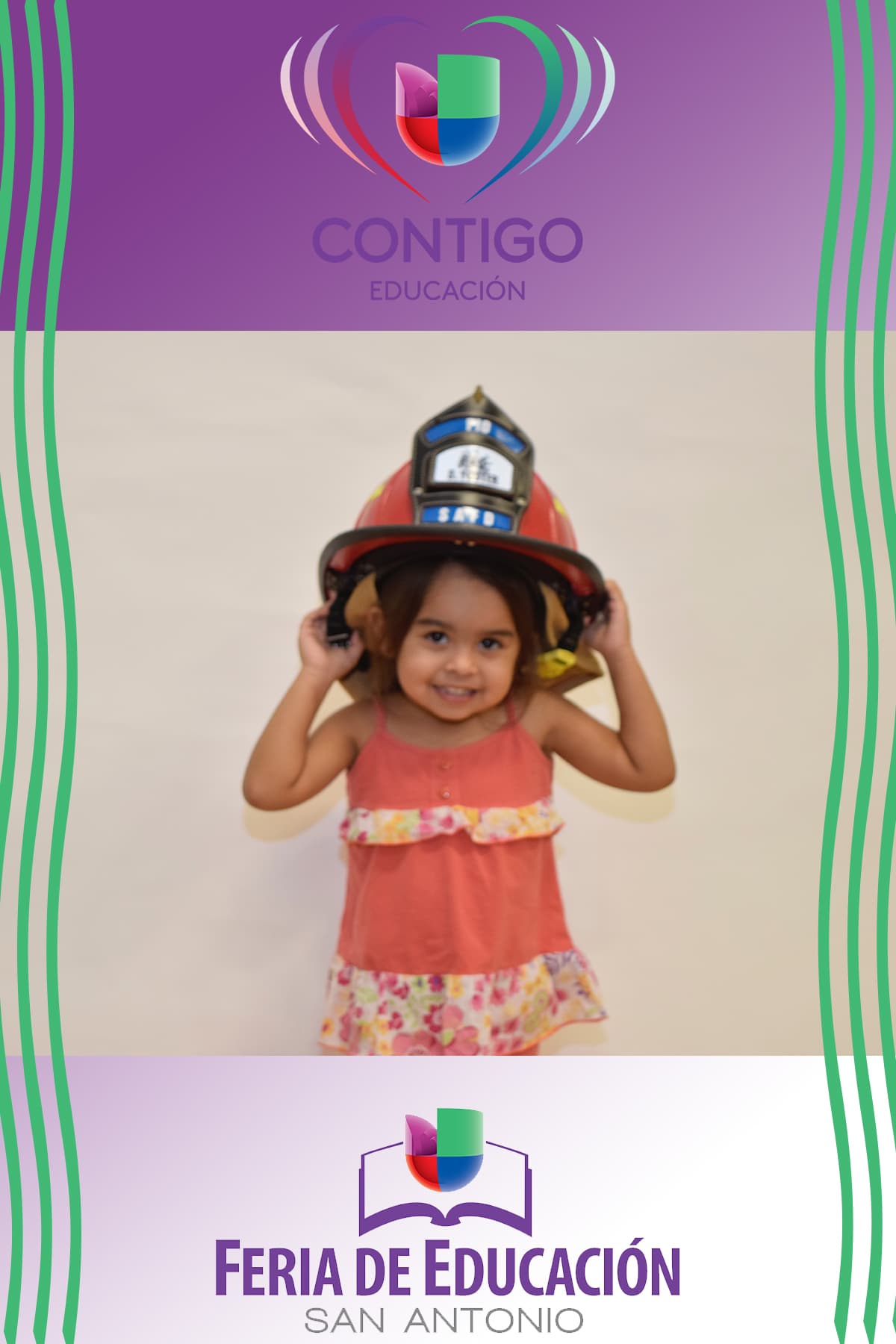 Durante la Feria de Educación San Antonio, cientos de niños se retrataron representando la profesión que les gustaría desempeñar de grandes, y seguramente sus padres podrán ayudarlos a lograr su sueño gracias a la información que recibieron durante la Feria.