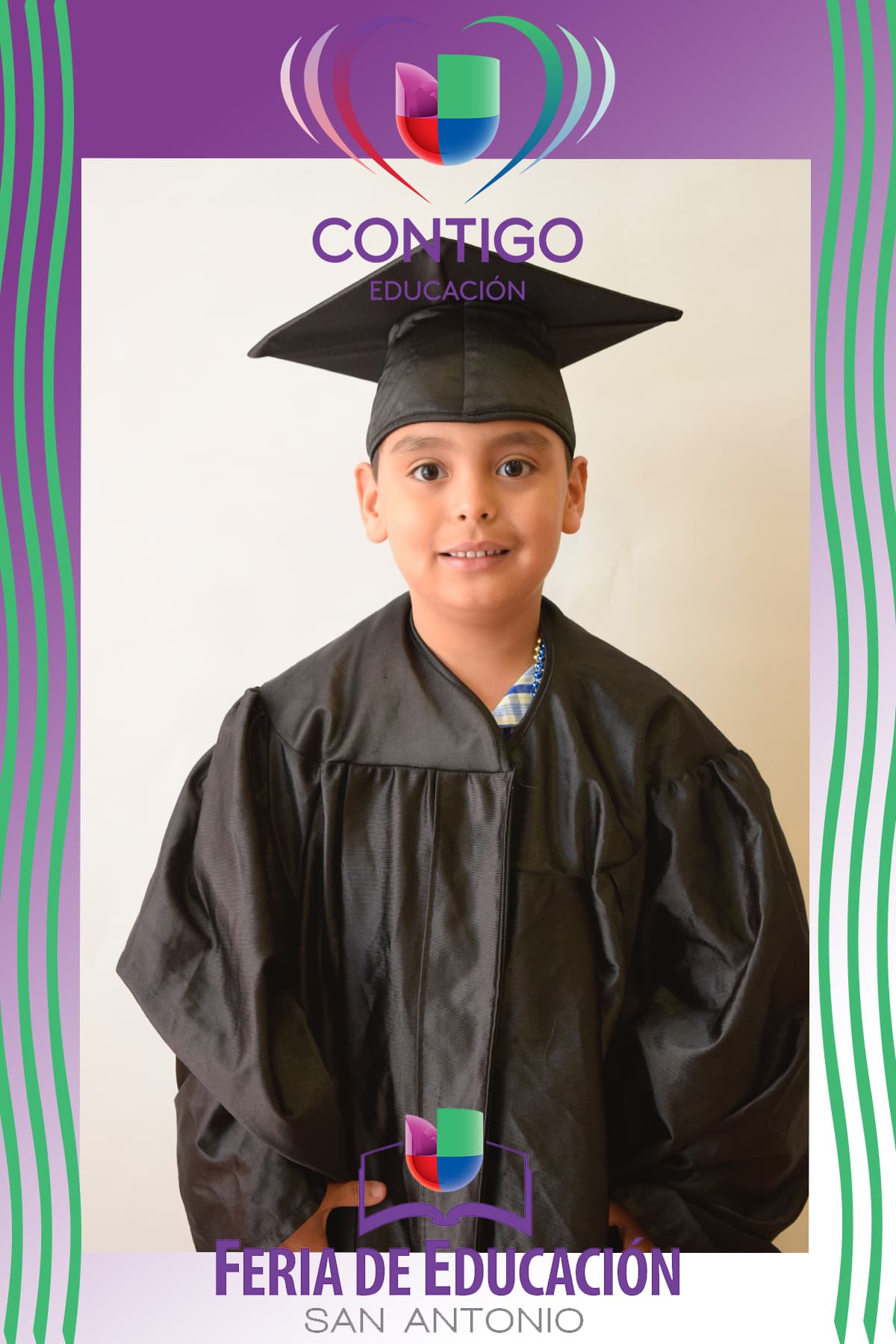 Durante la Feria de Educación San Antonio, cientos de niños se retrataron representando la profesión que les gustaría desempeñar de grandes, y seguramente sus padres podrán ayudarlos a lograr su sueño gracias a la información que recibieron durante la Feria.