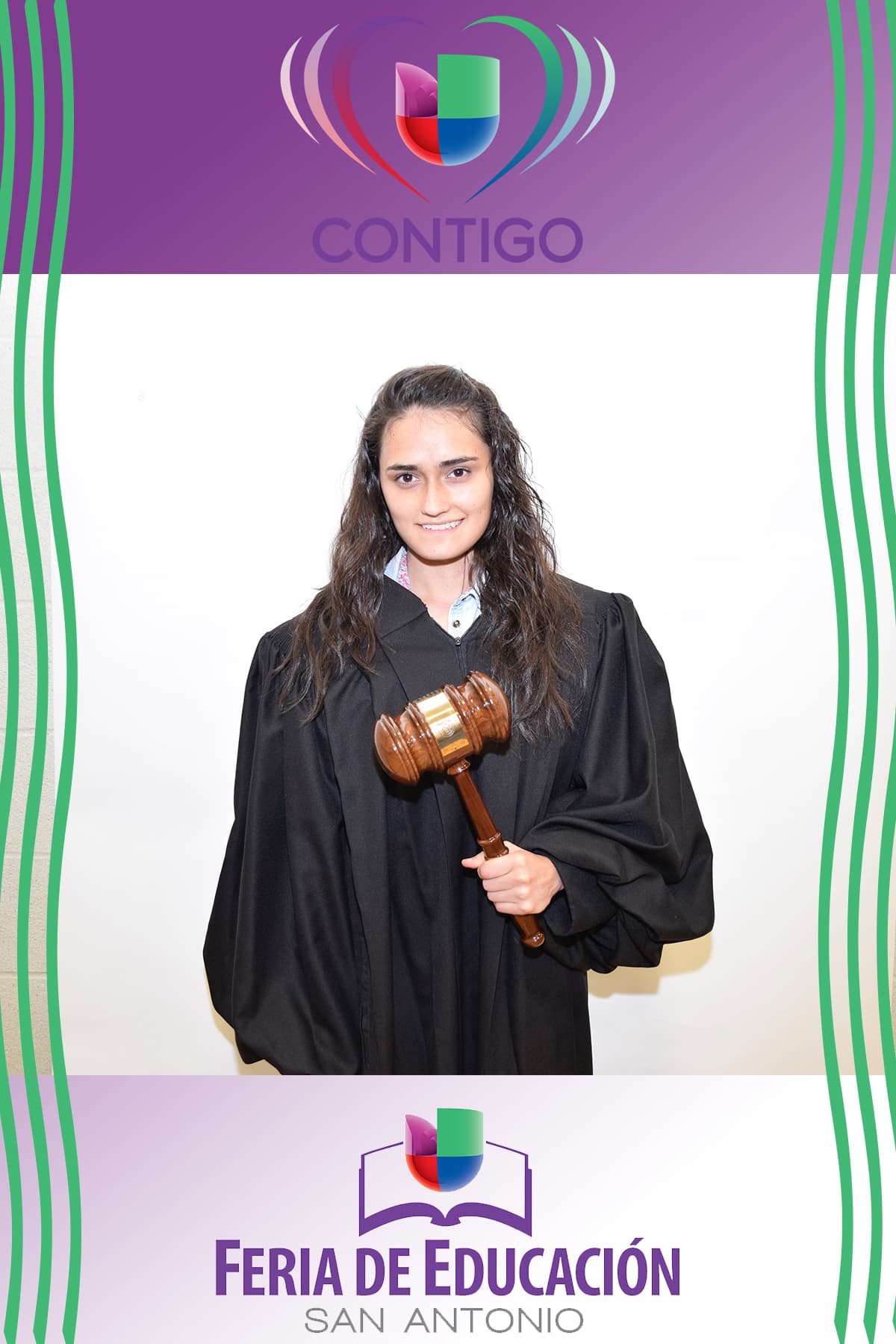 Durante la Feria de Educación San Antonio, cientos de niños se retrataron representando la profesión que les gustaría desempeñar de grandes, y seguramente sus padres podrán ayudarlos a lograr su sueño gracias a la información que recibieron durante la Feria.