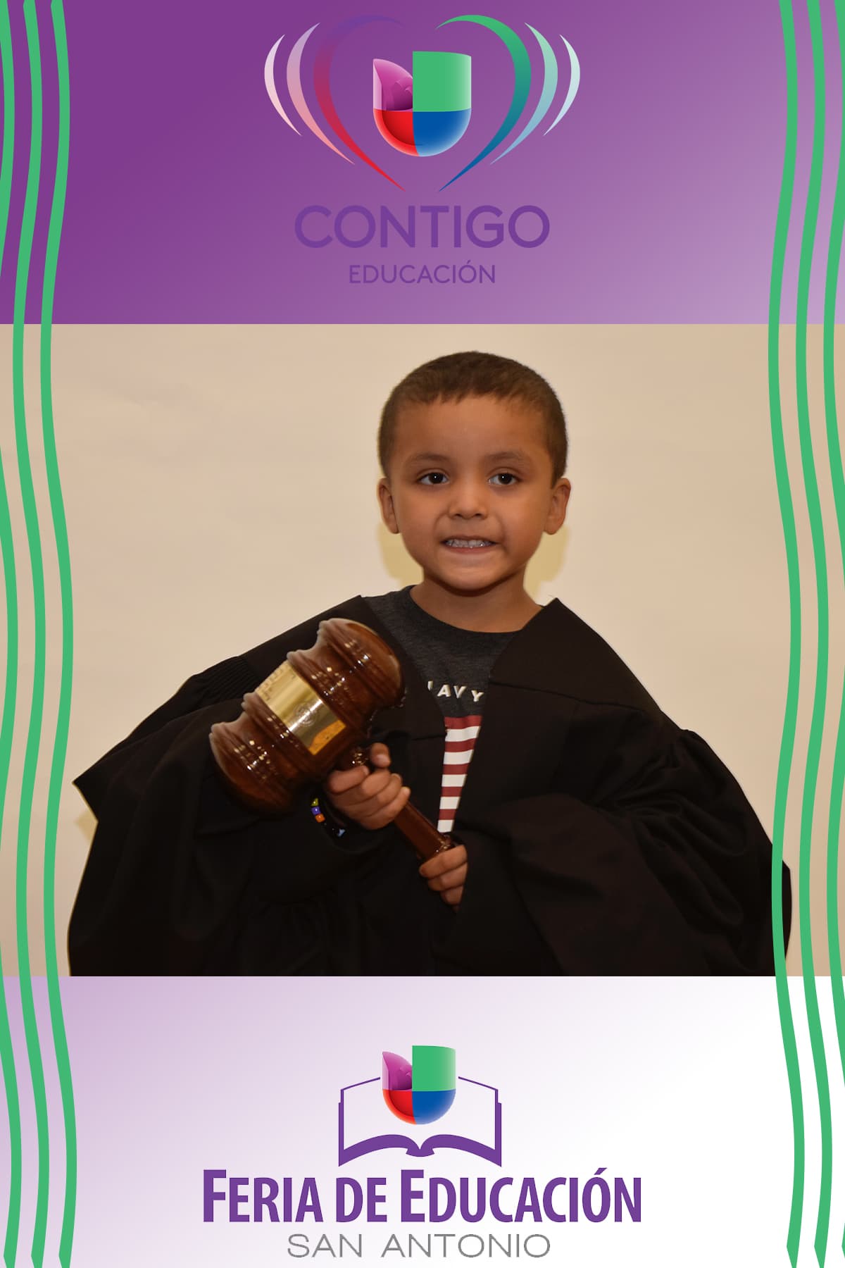 Durante la Feria de Educación San Antonio, cientos de niños se retrataron representando la profesión que les gustaría desempeñar de grandes, y seguramente sus padres podrán ayudarlos a lograr su sueño gracias a la información que recibieron durante la Feria.