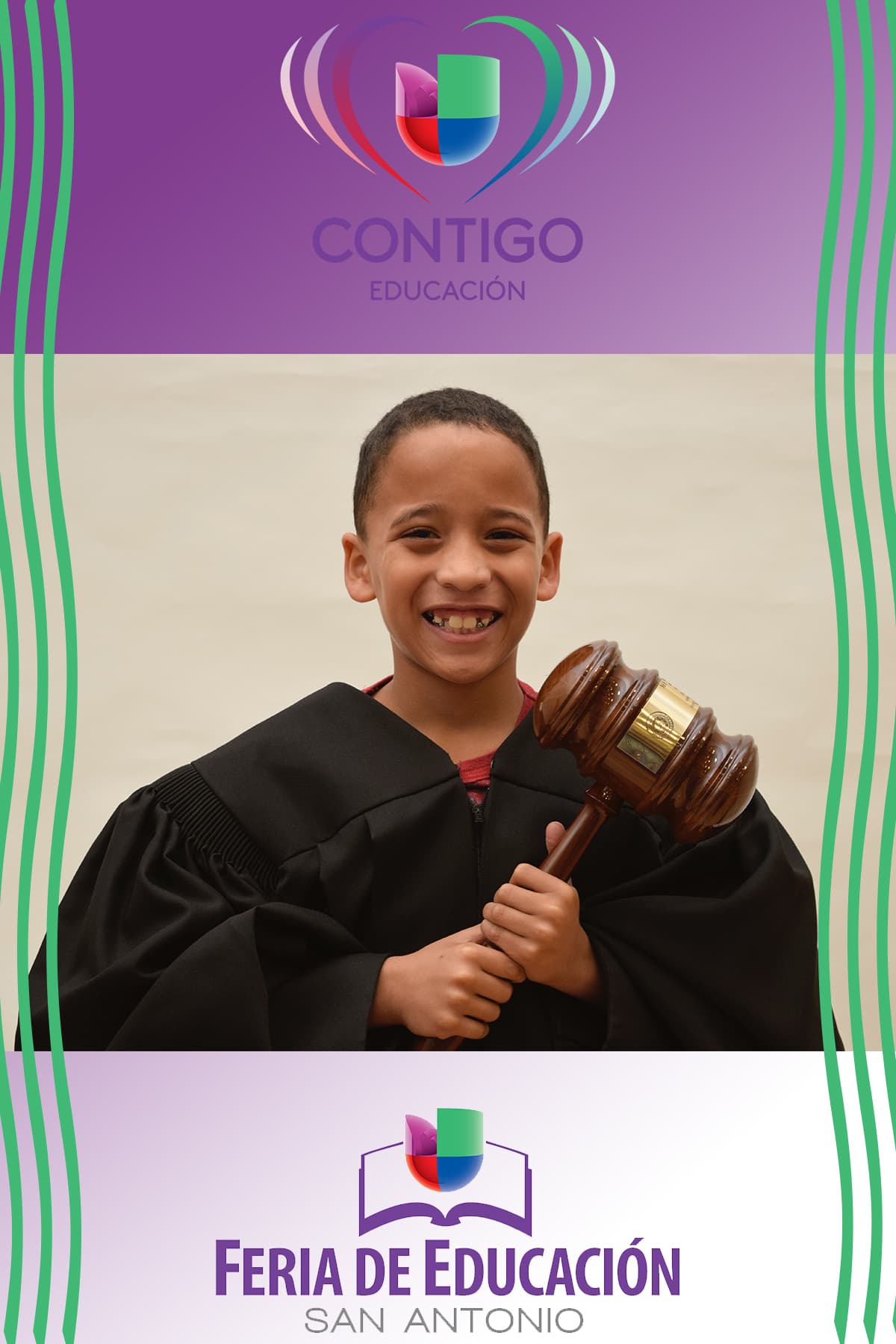 Durante la Feria de Educación San Antonio, cientos de niños se retrataron representando la profesión que les gustaría desempeñar de grandes, y seguramente sus padres podrán ayudarlos a lograr su sueño gracias a la información que recibieron durante la Feria.