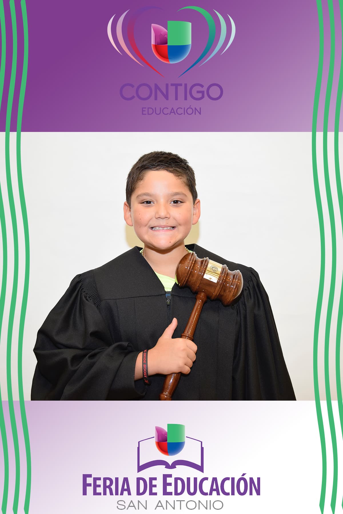 Durante la Feria de Educación San Antonio, cientos de niños se retrataron representando la profesión que les gustaría desempeñar de grandes, y seguramente sus padres podrán ayudarlos a lograr su sueño gracias a la información que recibieron durante la Feria.