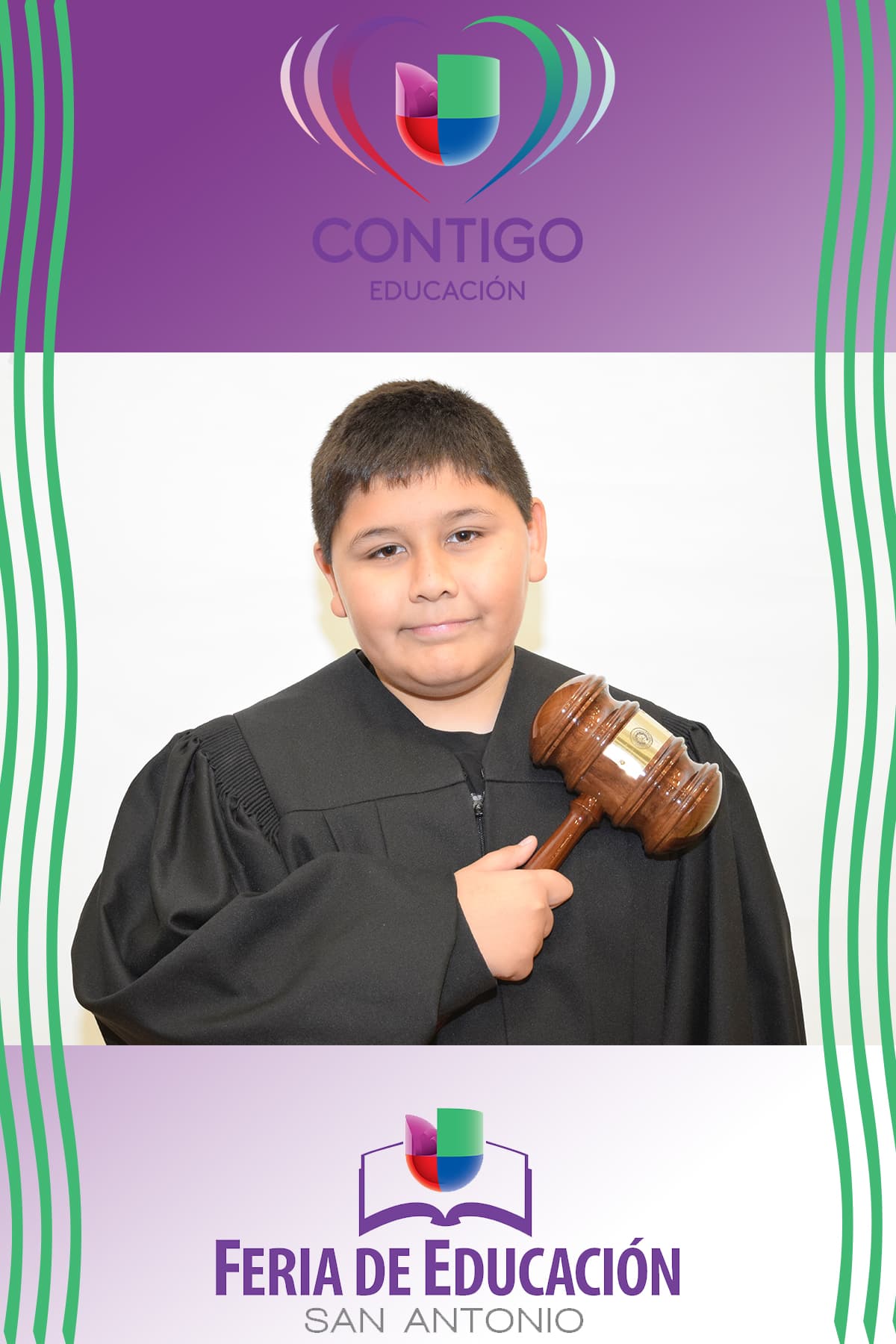 Durante la Feria de Educación San Antonio, cientos de niños se retrataron representando la profesión que les gustaría desempeñar de grandes, y seguramente sus padres podrán ayudarlos a lograr su sueño gracias a la información que recibieron durante la Feria.