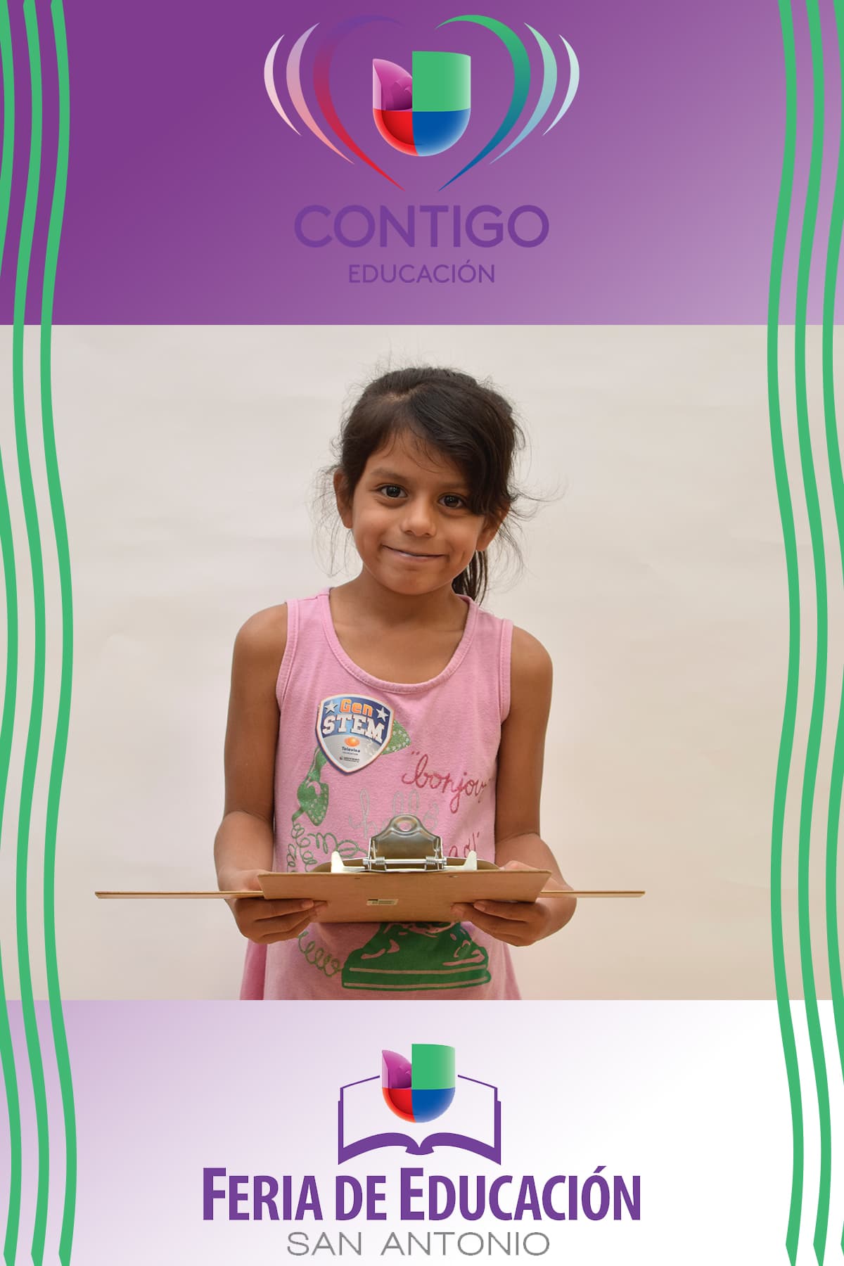 Durante la Feria de Educación San Antonio, cientos de niños se retrataron representando la profesión que les gustaría desempeñar de grandes, y seguramente sus padres podrán ayudarlos a lograr su sueño gracias a la información que recibieron durante la Feria.