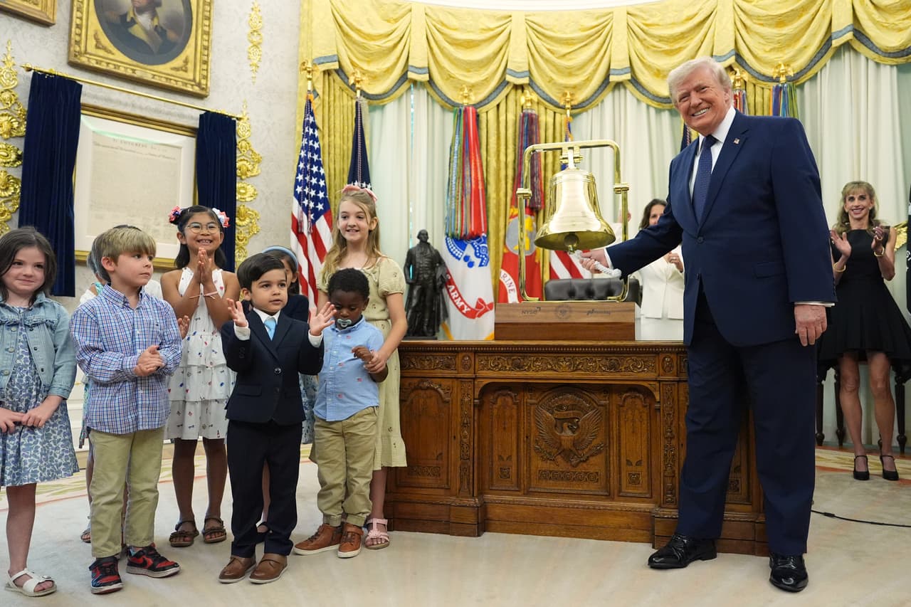 Más de 500,000 niños reciben 1,000 dólares tras el lanzamiento del programa TrumpAccounts en EEUU, según el presidente