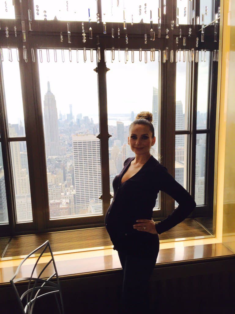 En cambio en sus cuentas oficiales, Elizabeth siempre mostraba su cuerpo completo.