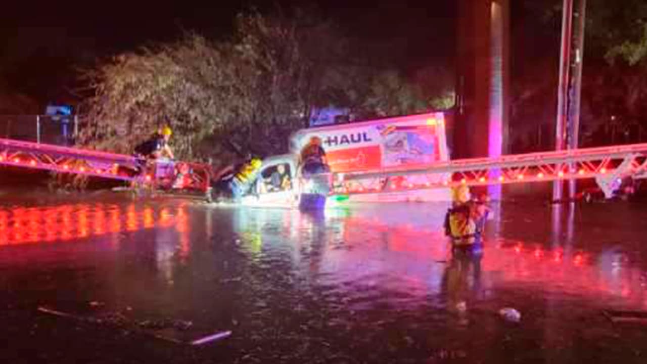 La tarde del jueves 25 de julio se registró el paso de una intensa tormenta que provocó encharcamientos en varios puntos de la ciudad.