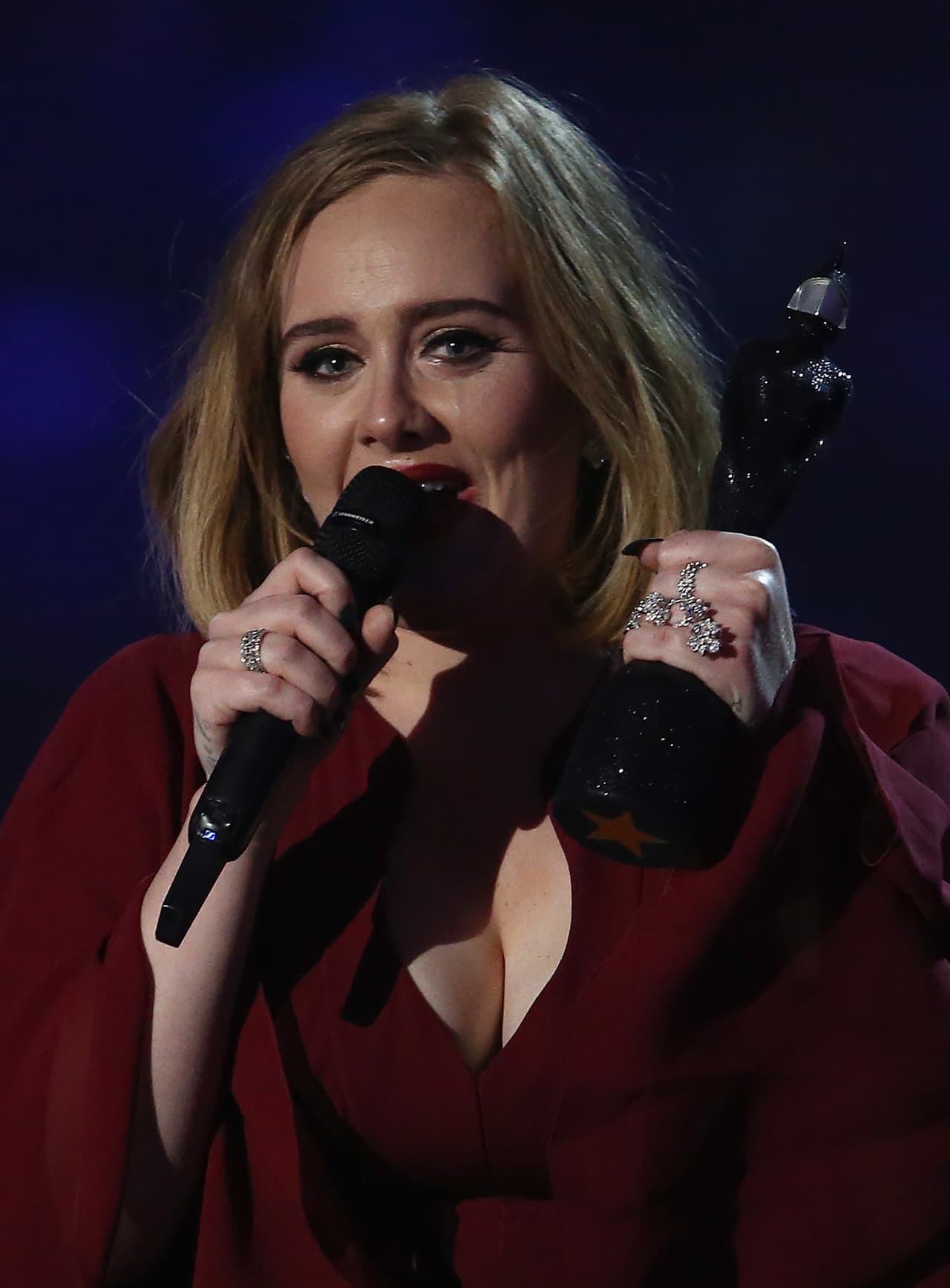 En este último disco la guapa intérprete luce mucho más delgada.