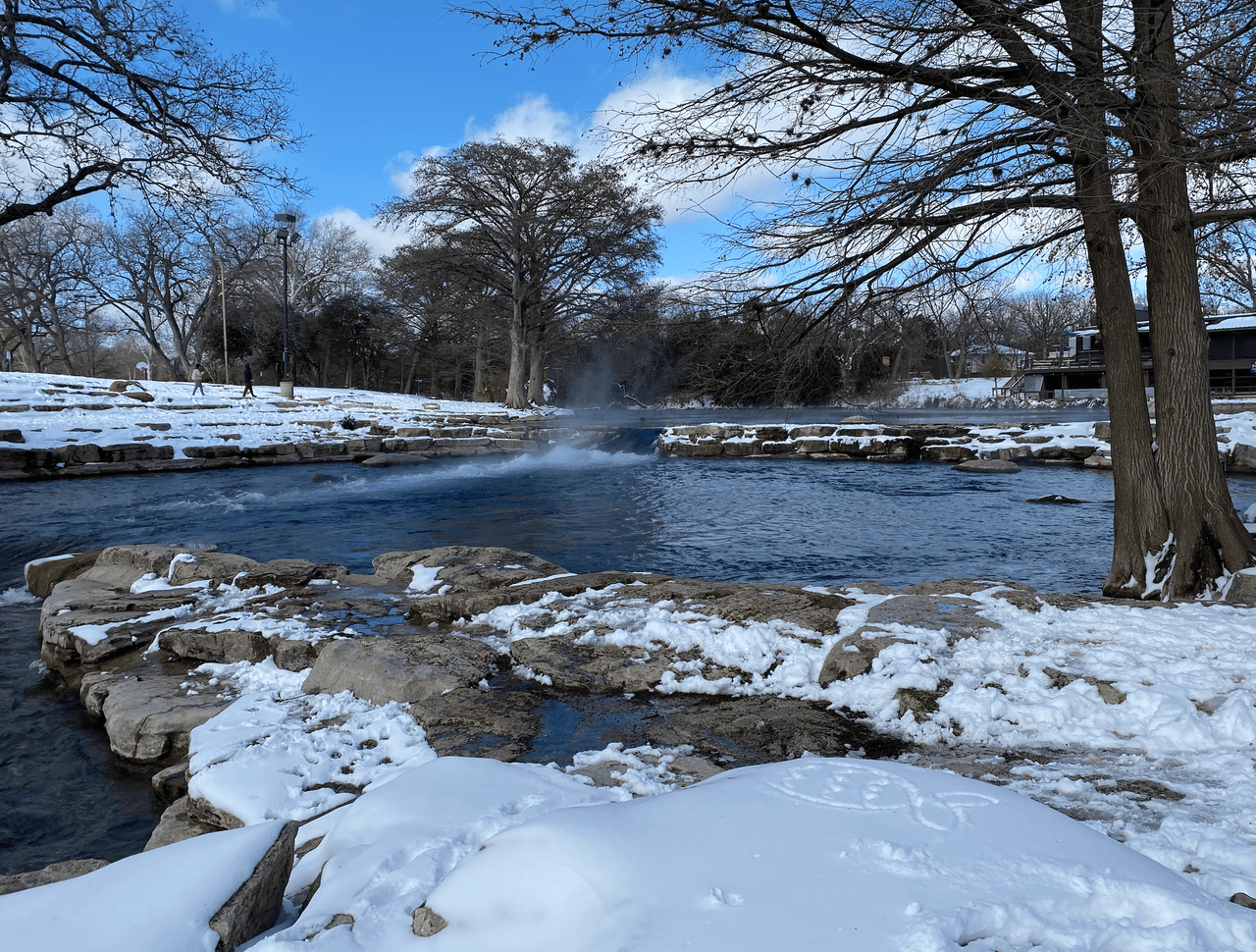 La llegada de la tormenta invernal el 14 de febrero dejó cifras récord de nieve en áreas del centro de Texas.