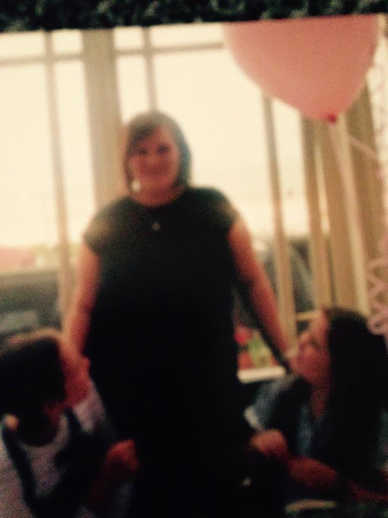 Es originaria de Bray, una ciudad de Irlanda y empezó a aumentar de peso debido a las fiestas, por comer bocadillos en las noches y consumir comida rápida.