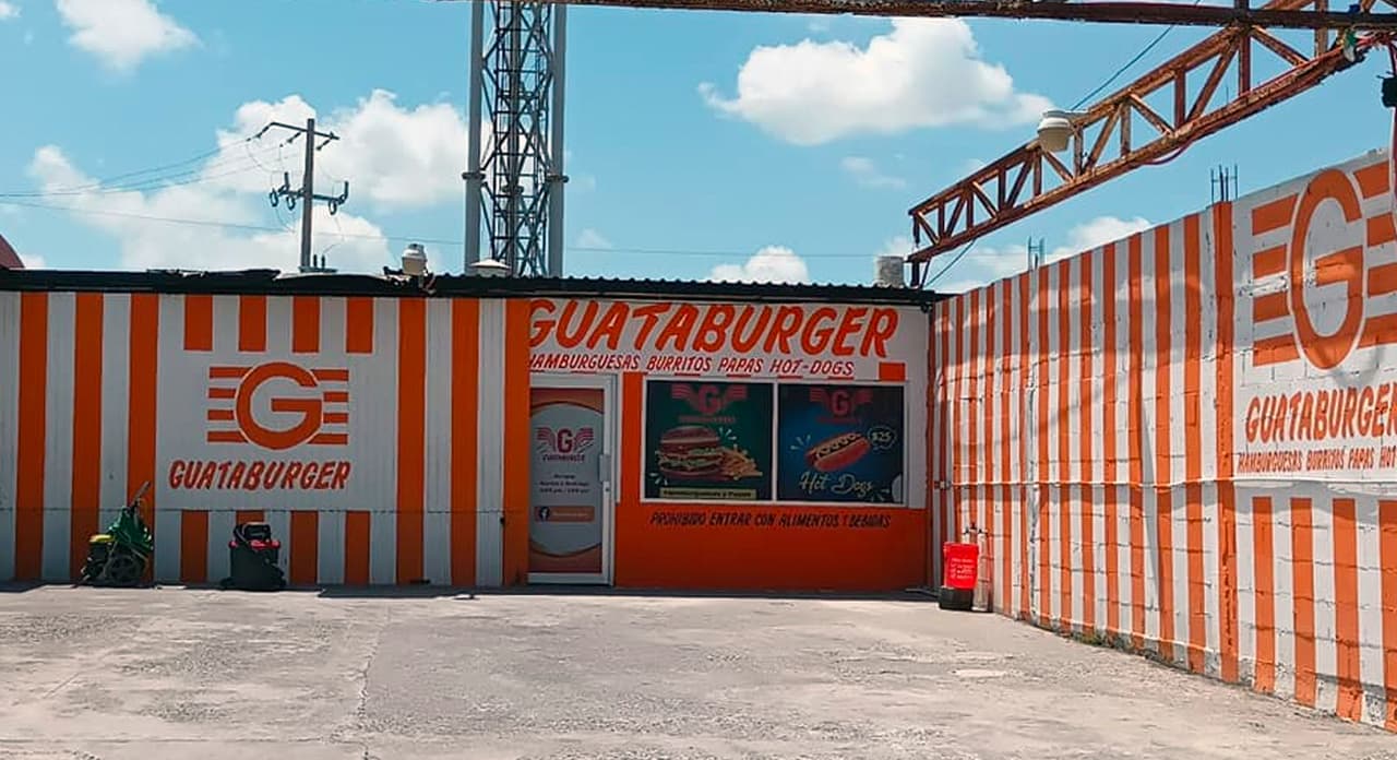 Un restaurante en México lleva el nombre de “Guataburger”, en referencia a una famosa red de restaurantes en Estados Unidos.