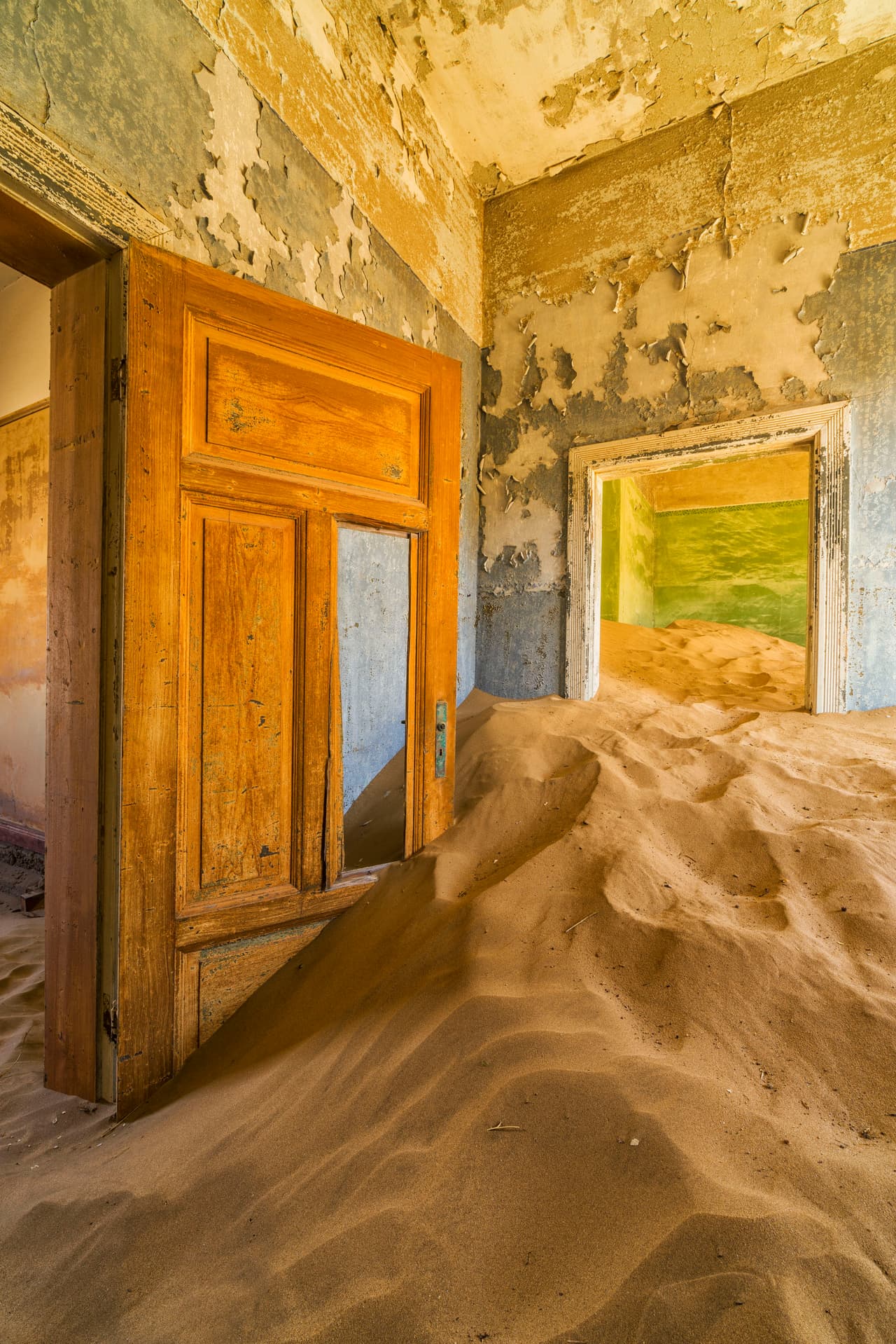 Los edificios abandonados están en silencio.