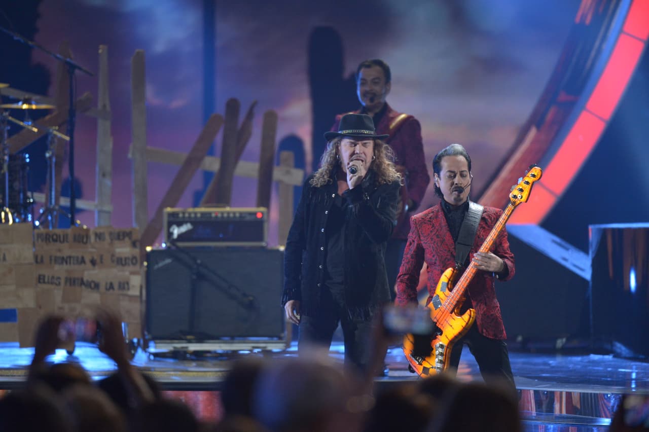 La química entre Fher y Los Tigres es admirable, además, su versatilidad sobre el escenario fue notoria.