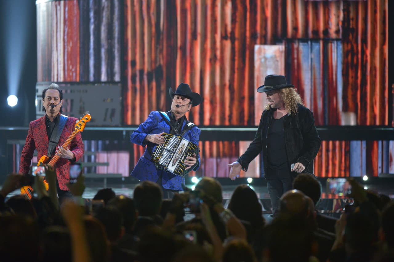 La fusión de ritmos hizo que este performance quedara para la historia de esta prestigiada entrega de premios.