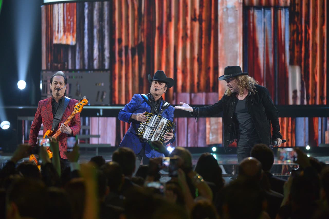 El MGM Grand Garden Arena de Las Vegas se estremeció con la música de estas legendarias bandas.