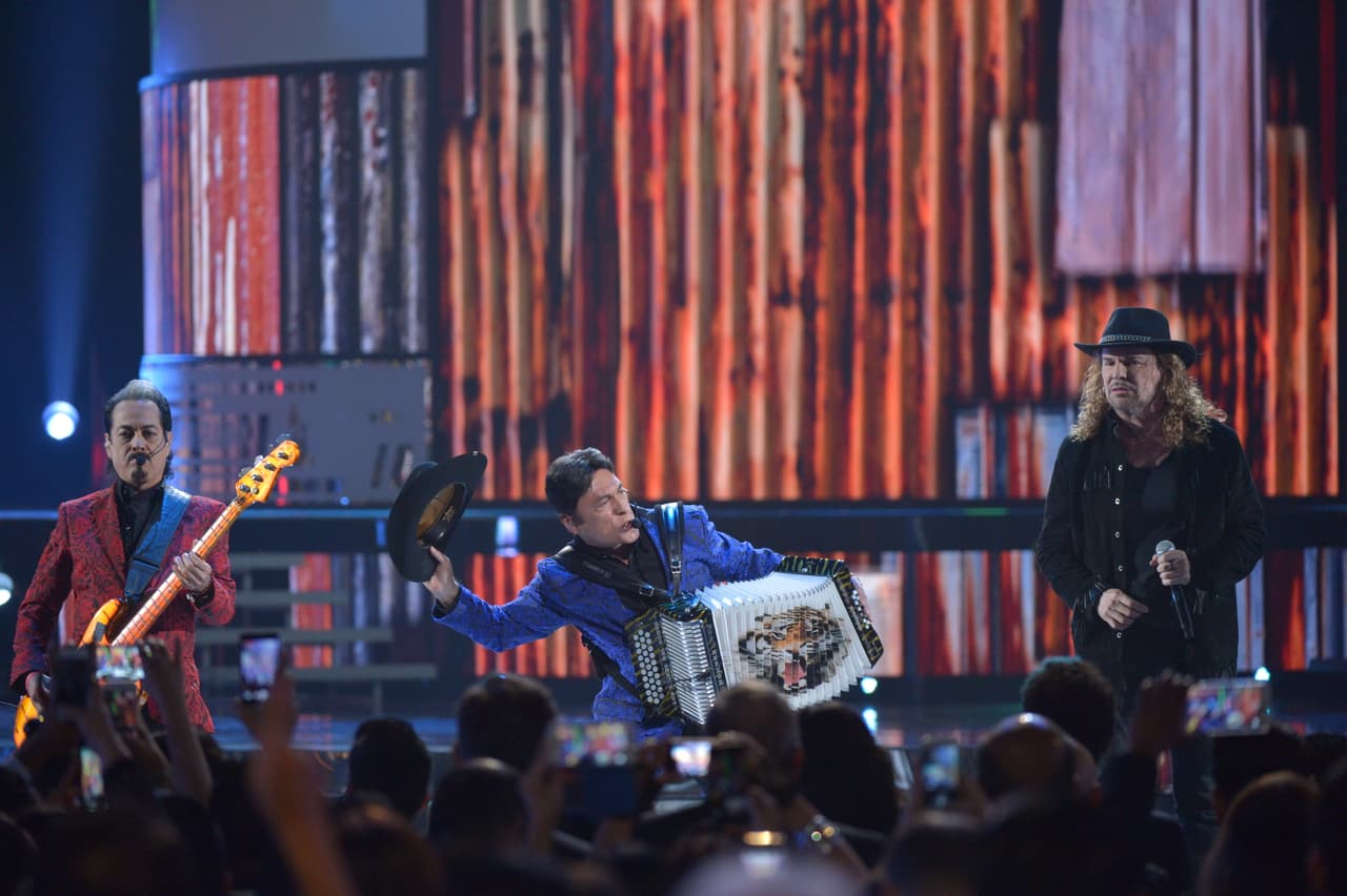 Y recibieron todos honores.