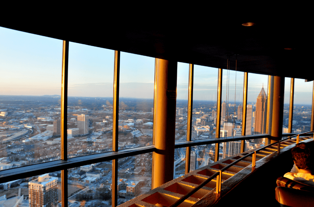 Muere un niño de cinco años al ser aplastado en un restaurante giratorio en Atlanta