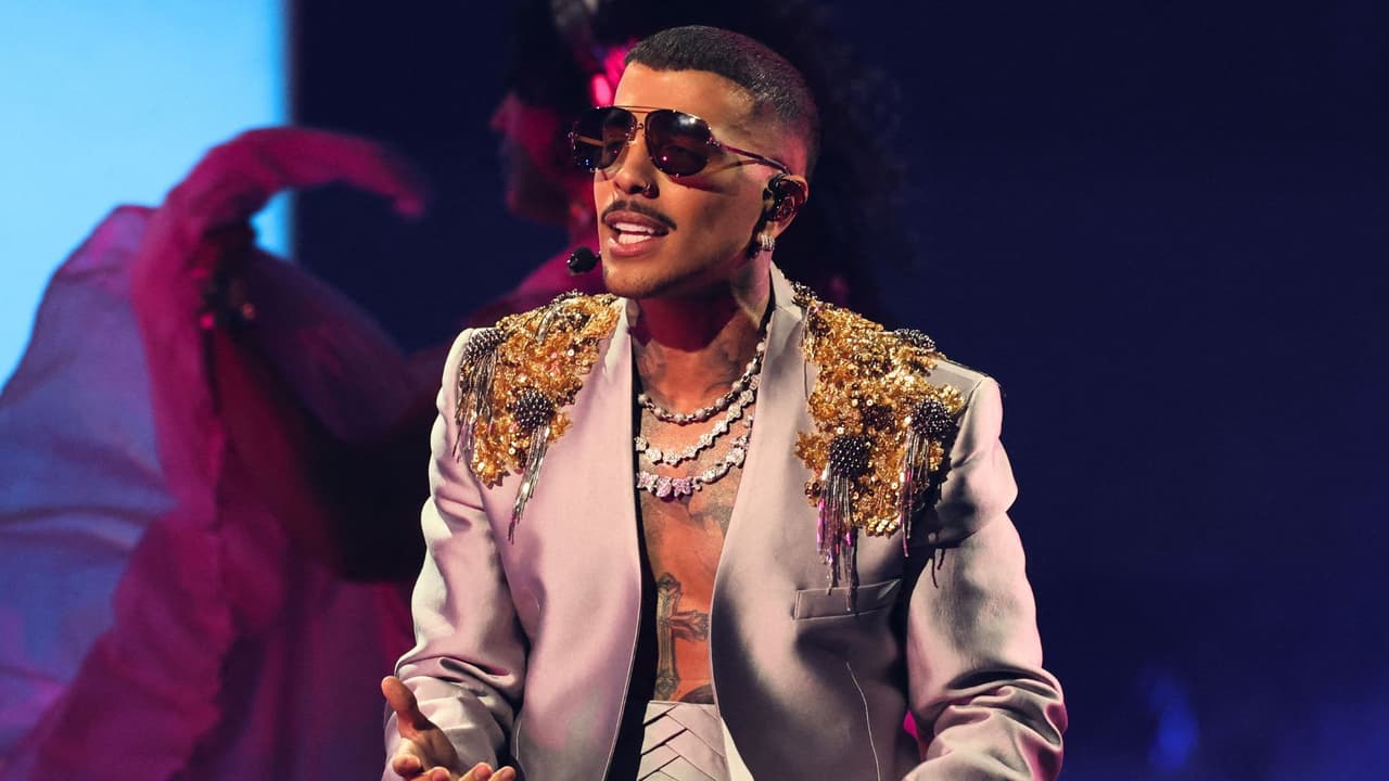 De 'Khé?' a 'Qué Pasaría' y más: Rauw Alejandro brinda un viaje musical en Latin GRAMMY con sus éxitos