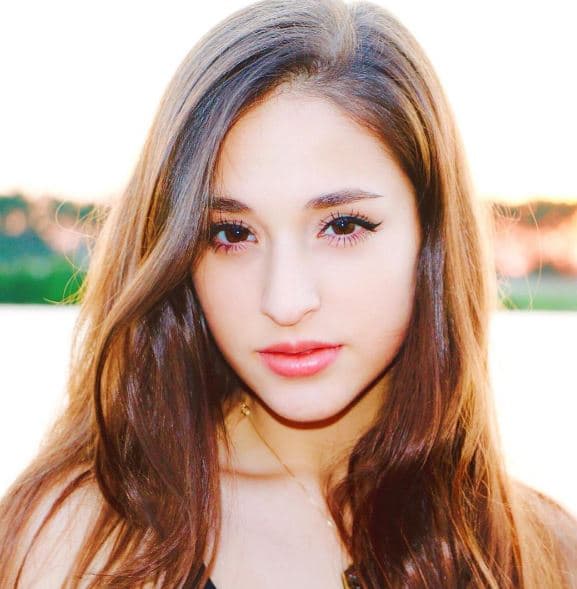 Sofía cautivó a los jueces con su impresionante voz. Pese a que canta temas que no todos los chicos de su edad escuchan, ella demostrará que es volátil y que sabe acoplarse a una banda.