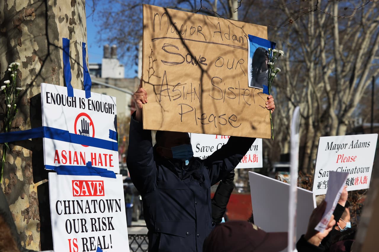 El sospechoso Assamad Nash fue trasladado a un hospital por lesiones. Tiene un historial de arrestos por delitos menores.