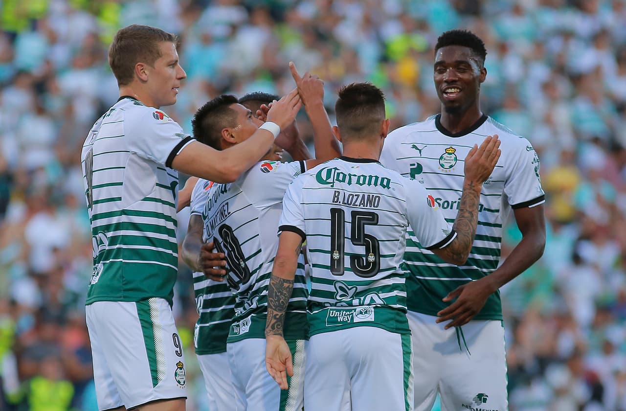 Julio Furch anotó doblete, Oswaldo Martínez y Edwin Cetré completaron los goles de Santos Laguna. Para el América el que marcó fue Cecilio Domínguez.