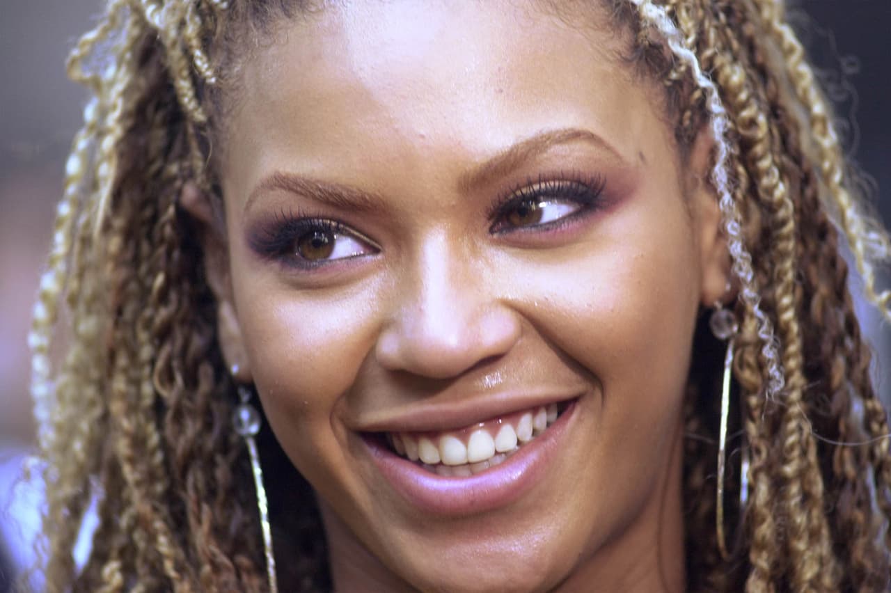 Este es el rostro de Beyoncé hace algunos años, en él se ve muy diferente a como la vemos ahora.
