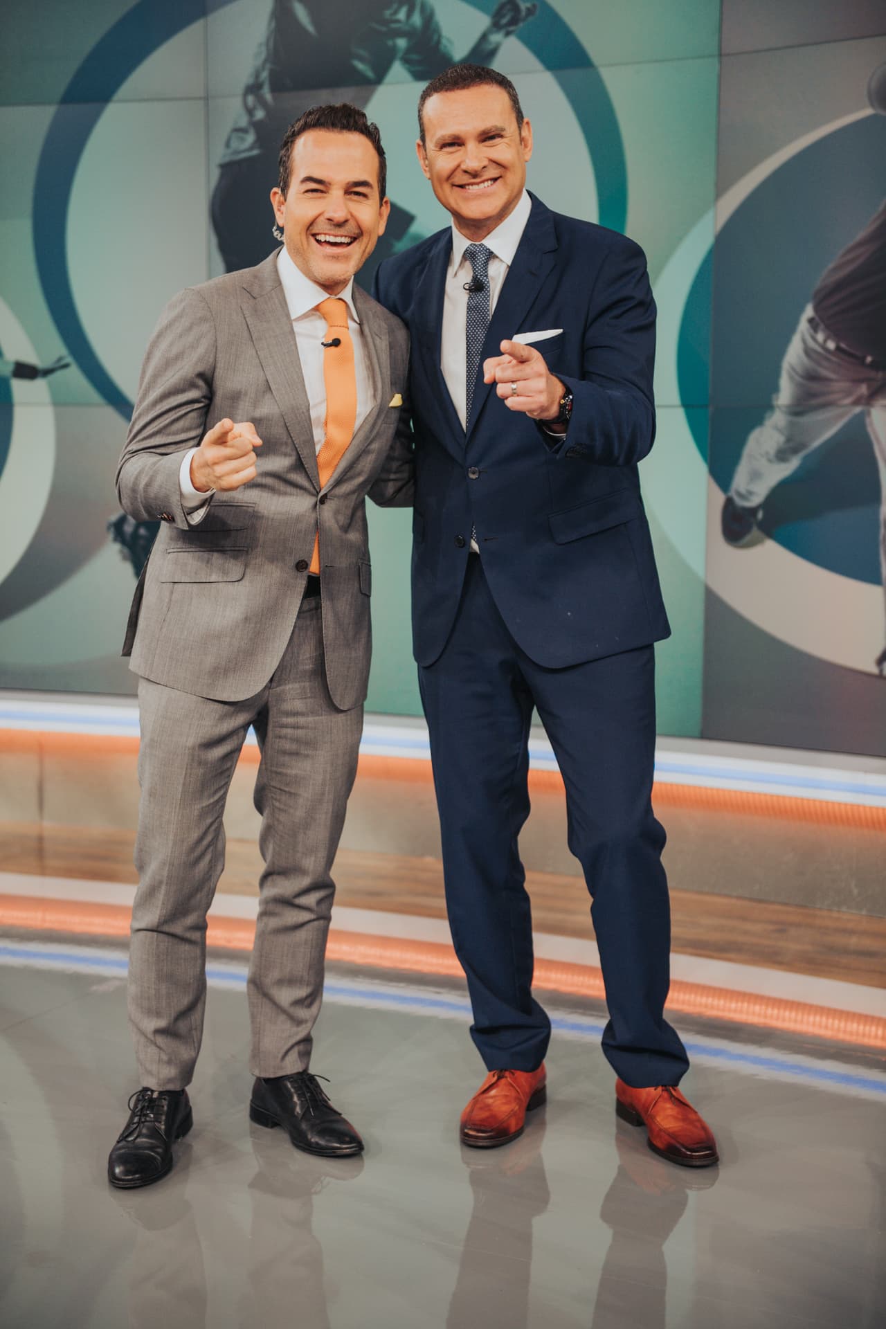 ¿Qué tal este par de caballeros? Carlos Calderón y Alan Tacher regalándonos una gran sonrisa.