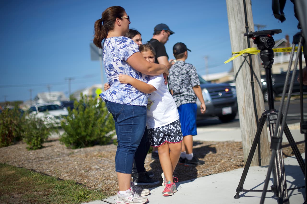 Desde las 9:30 de la mañana hasta las 6:00 de la tarde del sábado, los vecinos de las calles C, D, E fueron evacuados de sus casas.