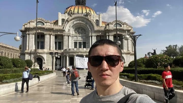 Shailoobek llegó desde Kirguistán solicitando asilo.