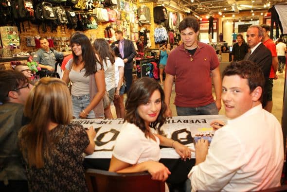 Desde 2010 se comenzó a especular sobe un posible romance de los protagonistas de la serie 'GLEE'.