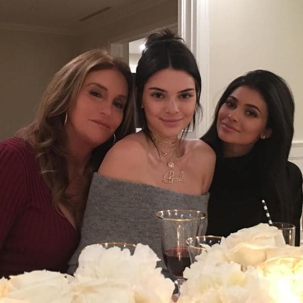 Sus dos hijas 
<b>Kylie y Kendall Jenner no se han pronunciado</b> en redes respecto al anuncio de Caitlyn.
<br>