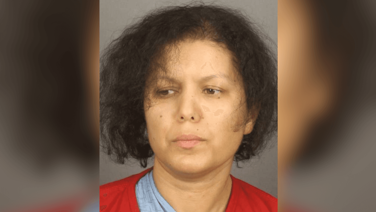 Acusan a una madre de decapitar a su hijo de 7 años con el cuchillo de la cocina