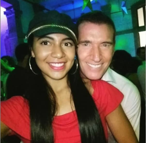 "Sí, fue una boda secreta por lo civil, en Montevideo, Uruguay, pues yo soy de allá, aunque ya llevo años viviendo en México. Hasta ahora ha sido uno de los momentos más felices de mi vida", dijo el histrión a 
<b><a href="https://www.tvnotas.com.mx/noticias-espectaculos-mexico/marcelo-buquet-se-caso-en-ceremonia-secreta-con-su-esposa-de-27-anos" target="_blank">TVNotas</a></b>.