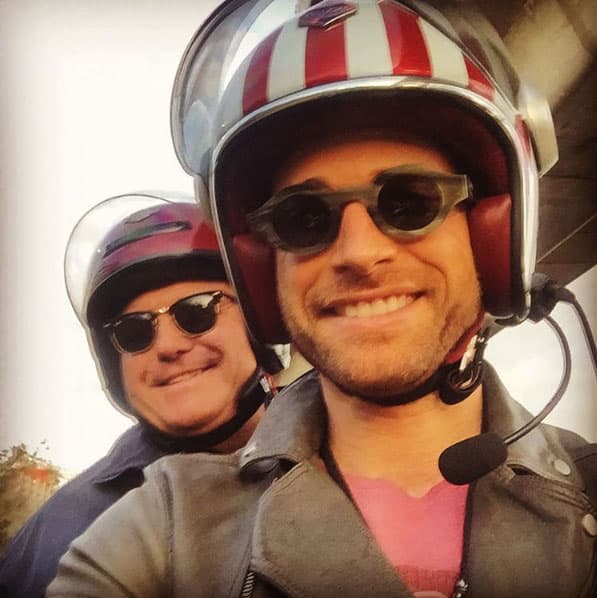 Tiene grandes amigos que comparte su amor por este hobbie.