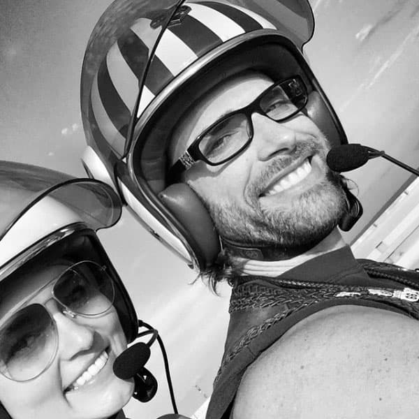 Han vivído grandes aventuras en sus viajes en motocicleta, esas sonrisas lo dice todo.