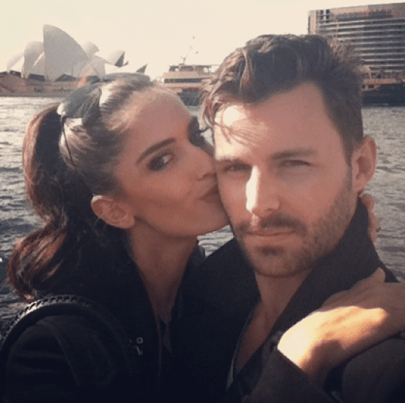 Pero también siguen existiendo fotos de lo que parece una relación anterior. Como esta con el que parece era su novio en 2013, el modelo y actor australiano Chris Rodgers.