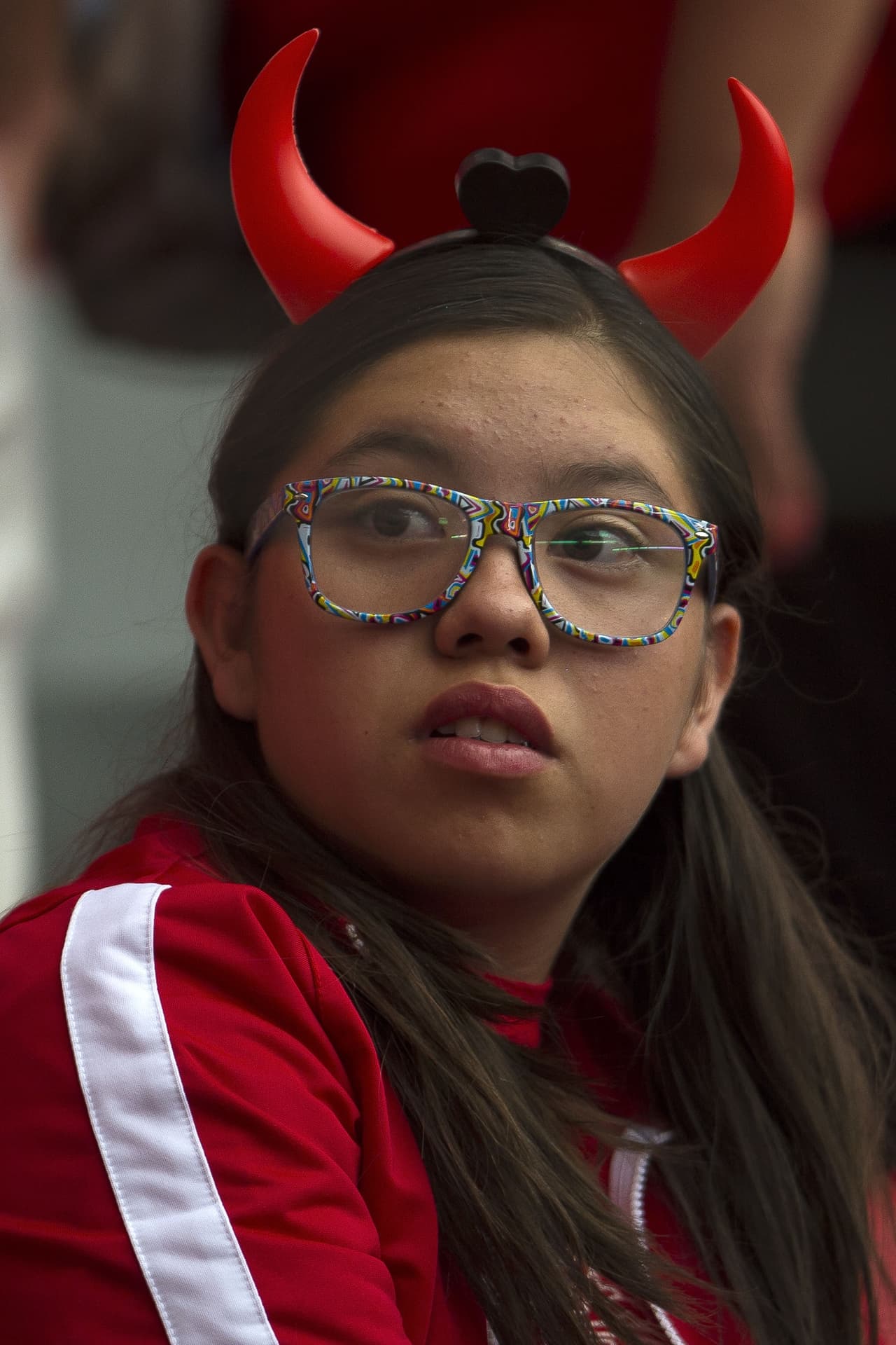 Algunos hasta llevaron sus cuernos como accesorio determinante de los 'Diablos Rojos'.