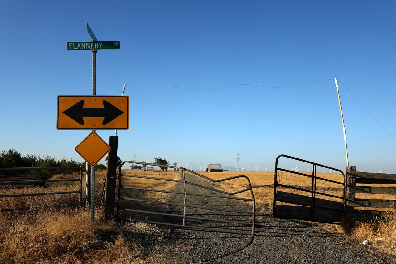 El representante Mike Thompson, tras una reunión con la firma, reveló que el sigilo era necesario para las compras. Afirmó que Flannery se volvió más transparente una vez que aseguraron suficientes tierras.
<br>