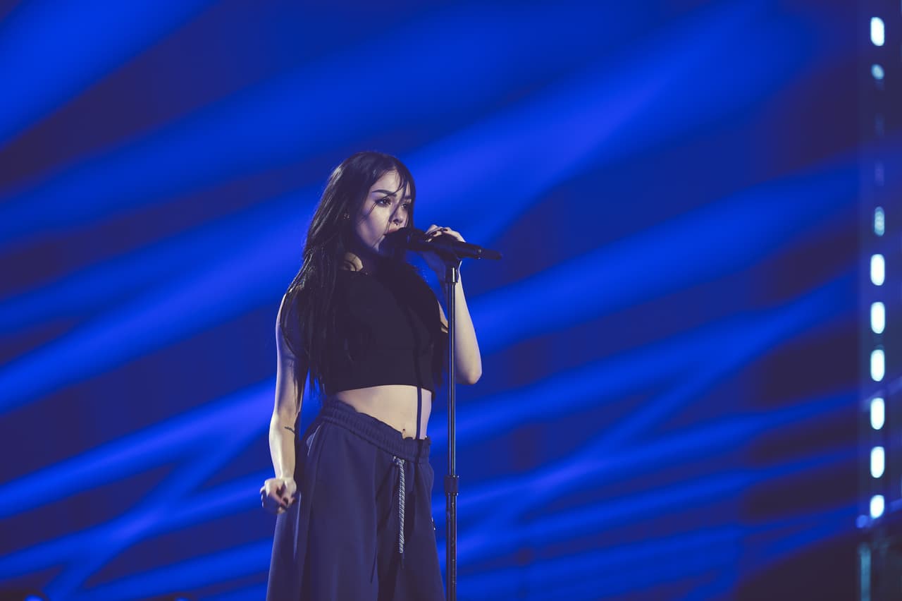 <b>Danna Paola</b> también nos dio una pequeña muestra de su participación en los Latin AMAs.