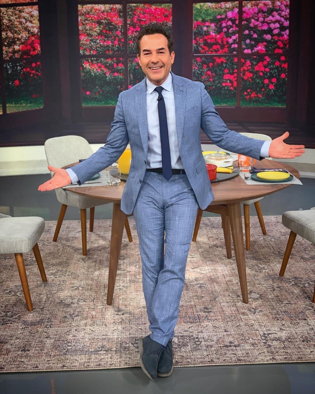 Carlitos Calderón está feliz por su compromiso de matrimonio con su novia Vanessa Lyon y sus fans están listos para que desfile por el altar, pero también para verlo convertirse en papá.