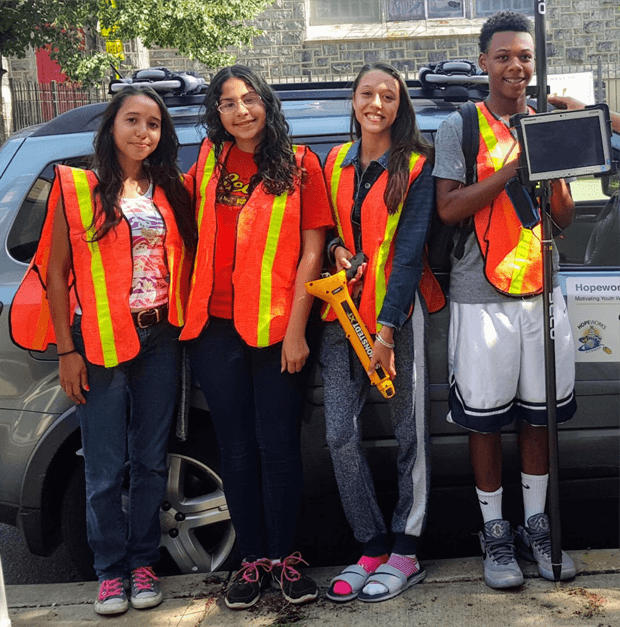 Así esta organización ayuda a conseguir trabajo a los jóvenes que otros califican como ‘inempleables’
