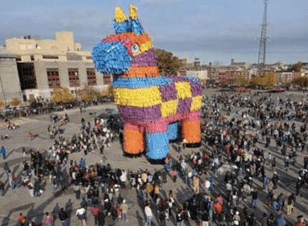 Así algunos han imaginado la piñata en los 15 de Rubí.