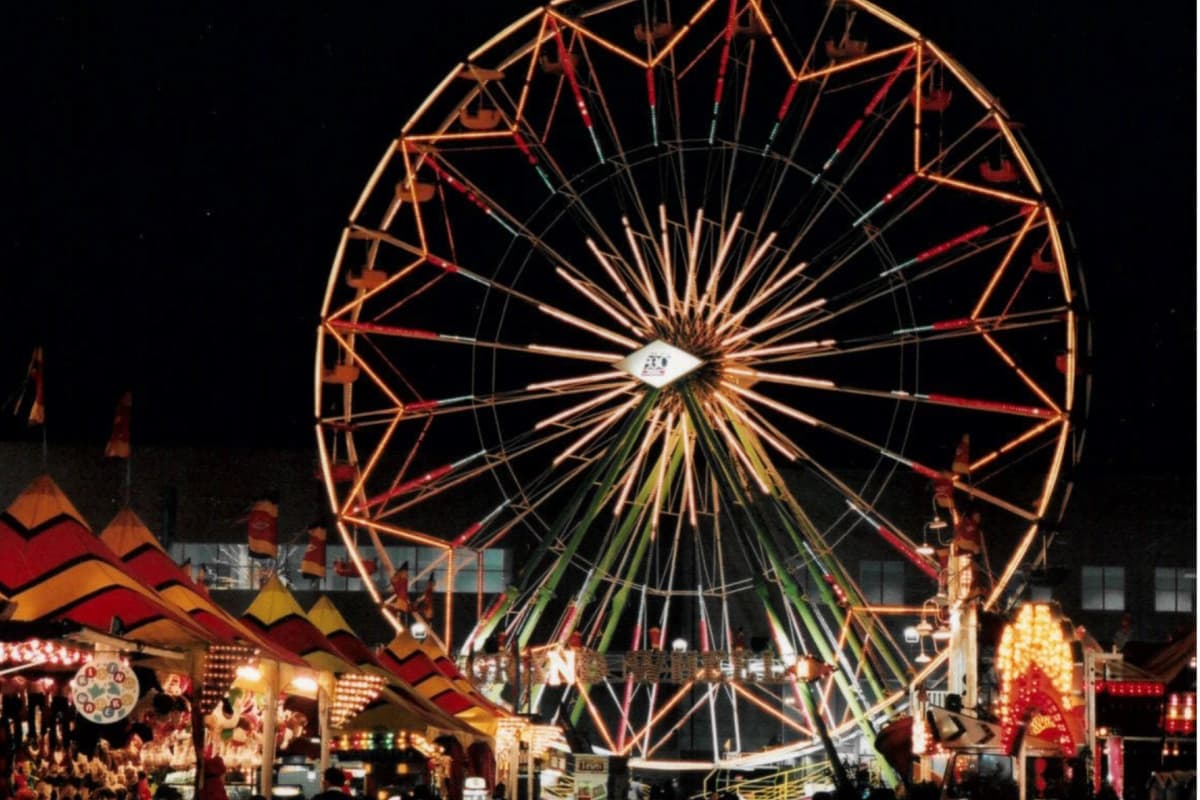 El Rodeo de Houston ocupa una gran extensión en donde se concentran varias 
<b>actividades para toda la familia como una feria con juegos mecánicos, el rodeo, puestos de comida, de artesanía,</b> así como un escenario para que cantantes se presenten.