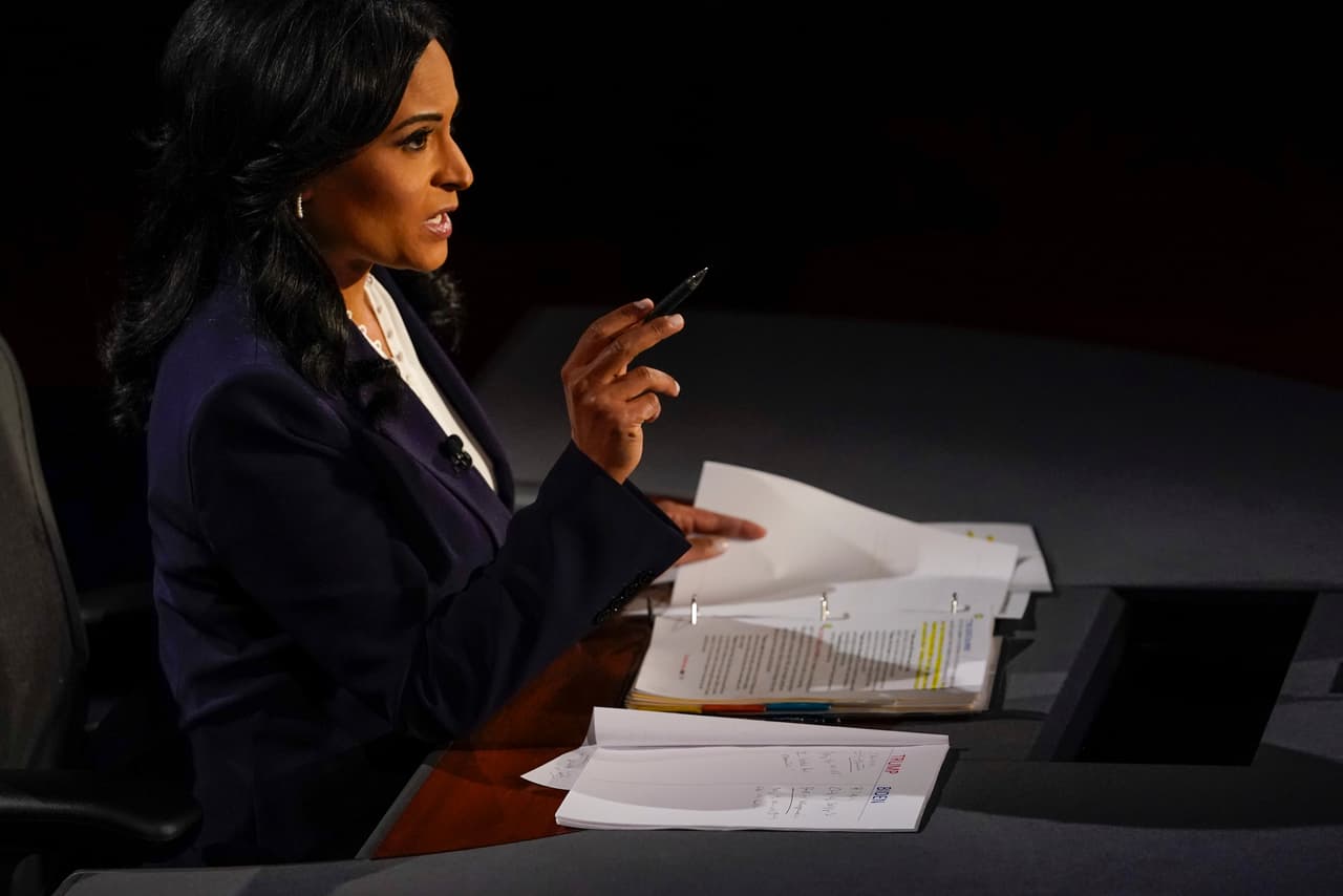 La moderadora, Kristen Welker, logró mantener organizada la conversación los dos aspirantes. Trump insinuó que Fauci es demócrata e ironizó diciendo que al doctor “sí se le permite equivocarse”.