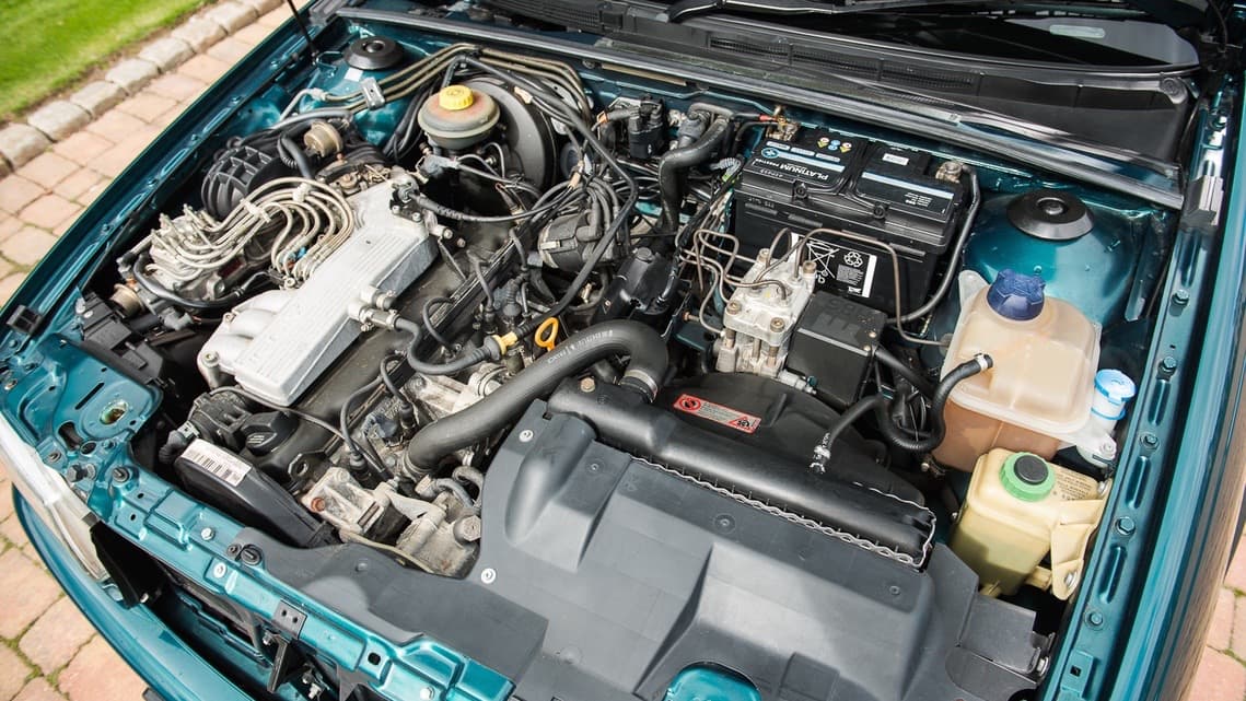 La unidad utilizada por la princesa Diana está equipada por un motor de 
<b>5 cilindros en línea</b> con desplazamiento de 2.3 litros y una caja de cambios automática de 4 velocidades.